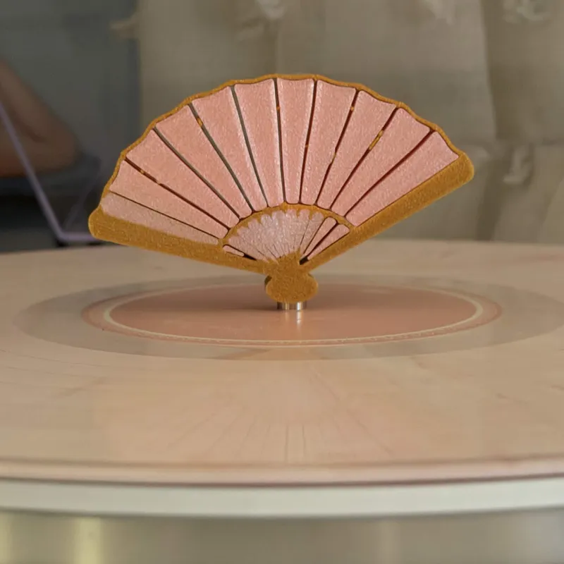Fan vinyl record topper